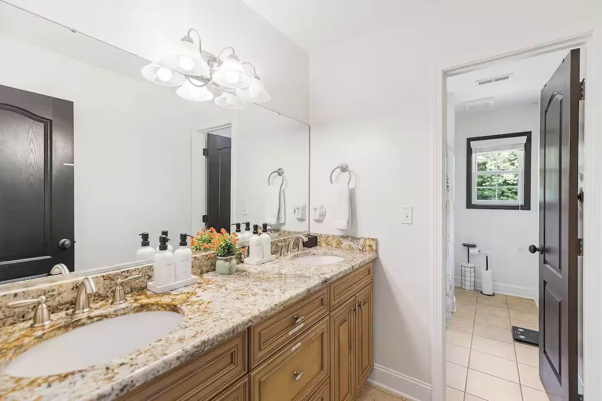 Full Bathroom 2