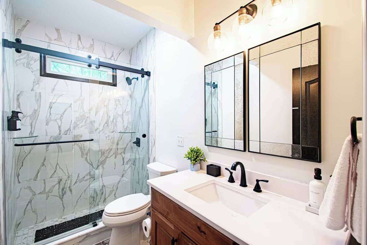 Full Bathroom 3
